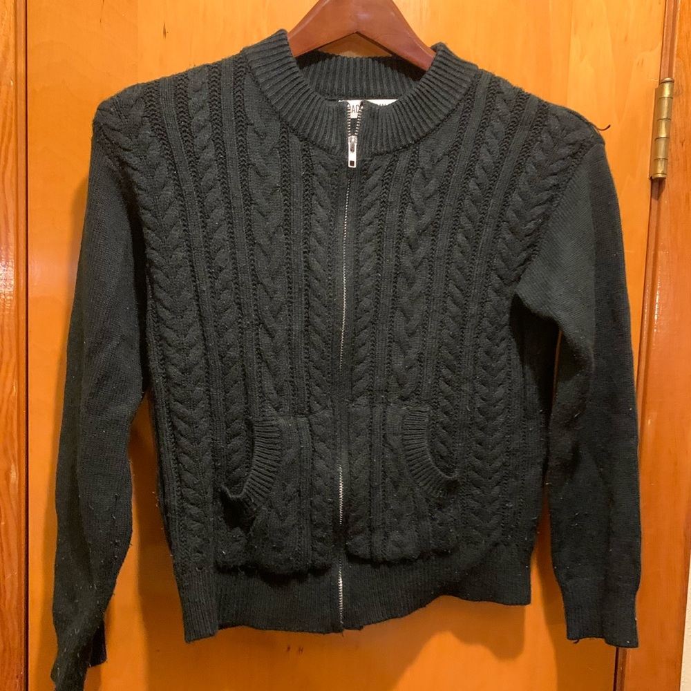 This is a black GRACE KARIN Girls' cable-knit zip-up cardigan sweater.